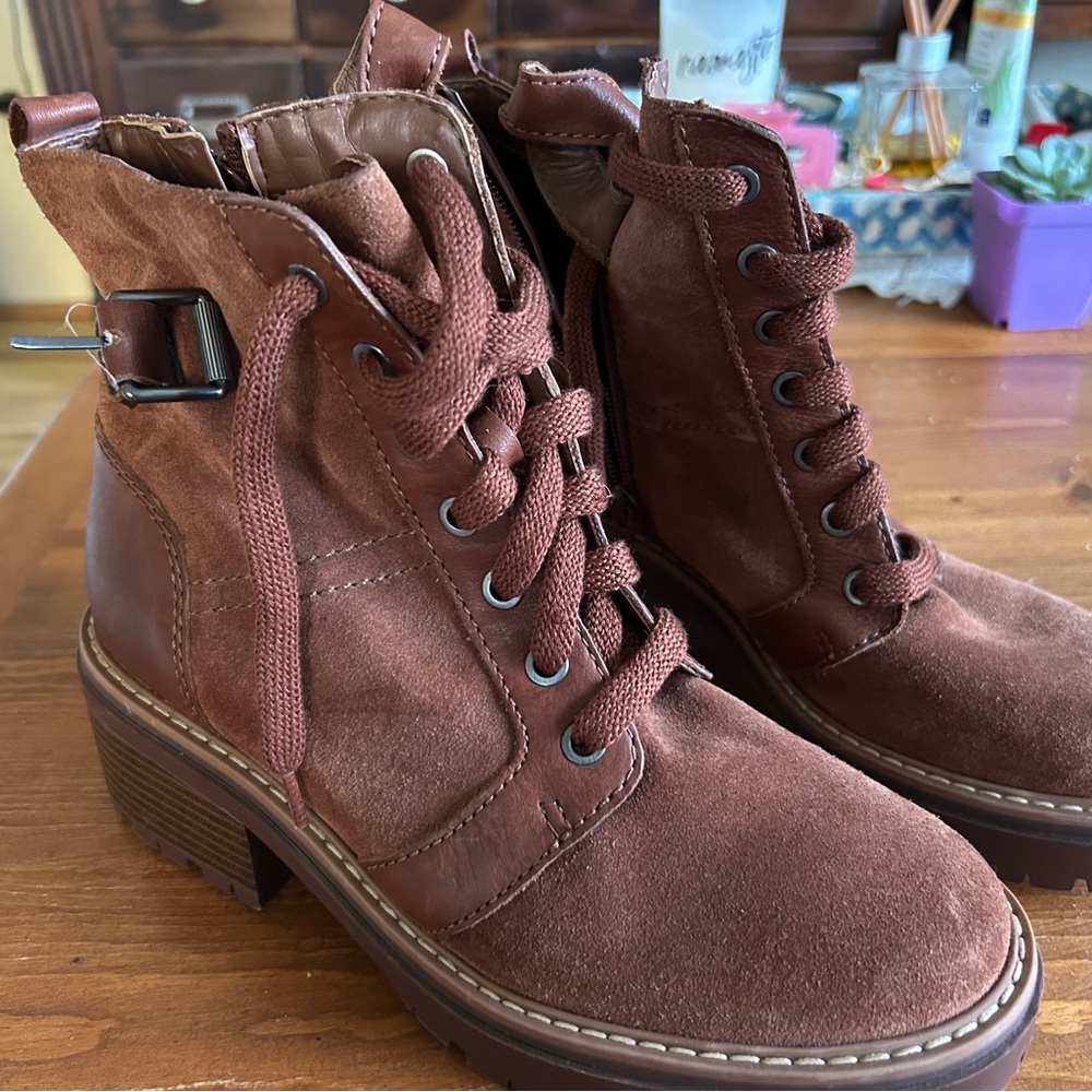 Naturalizer suede  Lace-Up Ankle Boots